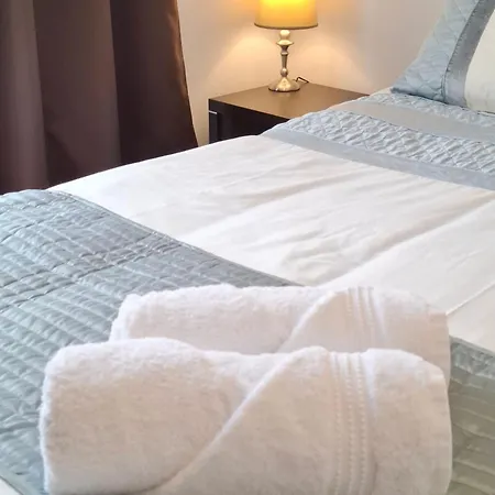 Cosy -2 Balcony - Spinola Bay, Beaches, Casino, Restaurants, Shops & Buses アパート