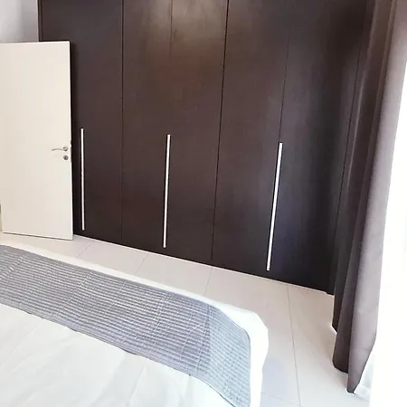 아파트 Cosy, Spacious -balcony -spinola Bay -english Schools -beach -casinos Saint Julian's