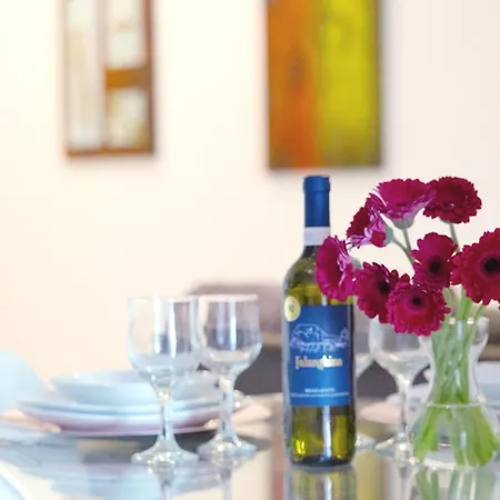 Cosy -2 Balcony - Spinola Bay, Beaches, Casino, Restaurants, Shops & Buses Apartamento