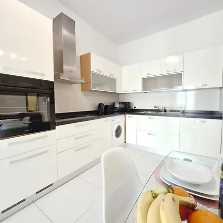 Cosy -2 Balcony - Spinola Bay, Beaches, Casino, Restaurants, Shops & Buses San Julián
