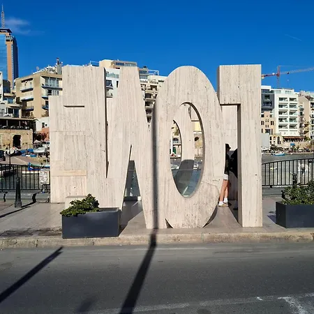 Cosy, Spacious -balcony -spinola Bay -english Schools -beach -casinos 아파트