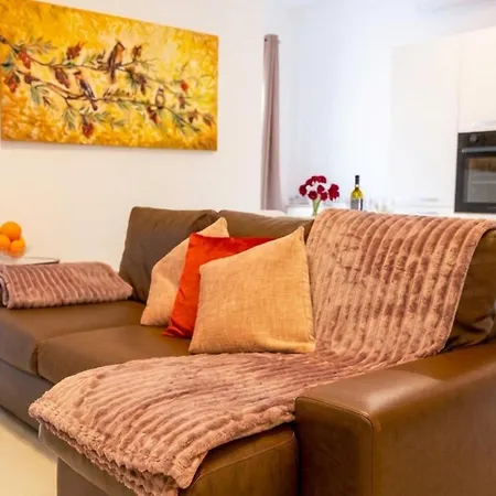 Apartment Cosy & Spacious Balcony - Spinola Bay, Beaches, Restaurants, Casino *