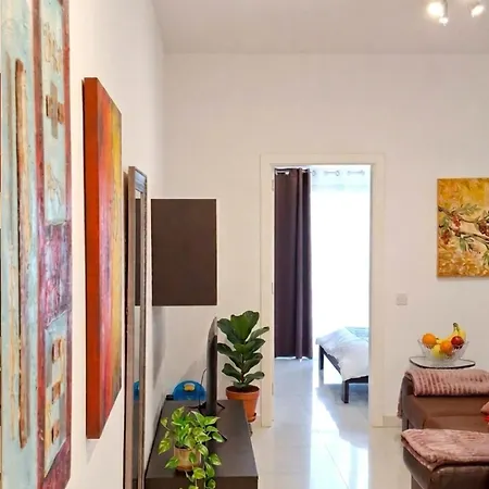 Cosy & Spacious Balcony - Spinola Bay, Beaches, Restaurants, Casino