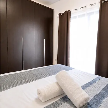 Apartment Cosy & Spacious Balcony - Spinola Bay, Beaches, Restaurants, Casino *