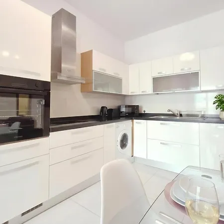 Cosy & Spacious Balcony - Spinola Bay, Beaches, Restaurants, Casino Apartment
