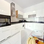 Cosy -2 Balcony - Spinola Bay, Beaches, Casino, Restaurants, Shops & Buses Saint Julian's