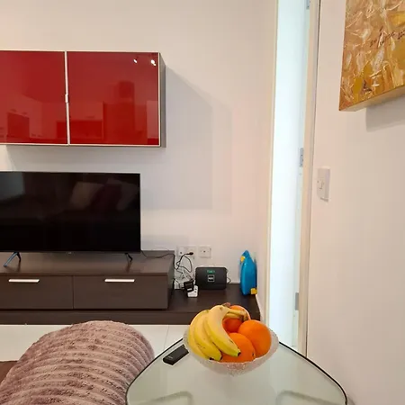 Cosy -2 Balcony - Spinola Bay, Beaches, Casino, Restaurants, Shops & Buses Saint Julian's