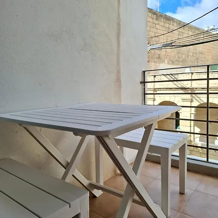 Cosy -2 Balcony - Spinola Bay, Beaches, Casino, Restaurants, Shops & Buses 아파트 *